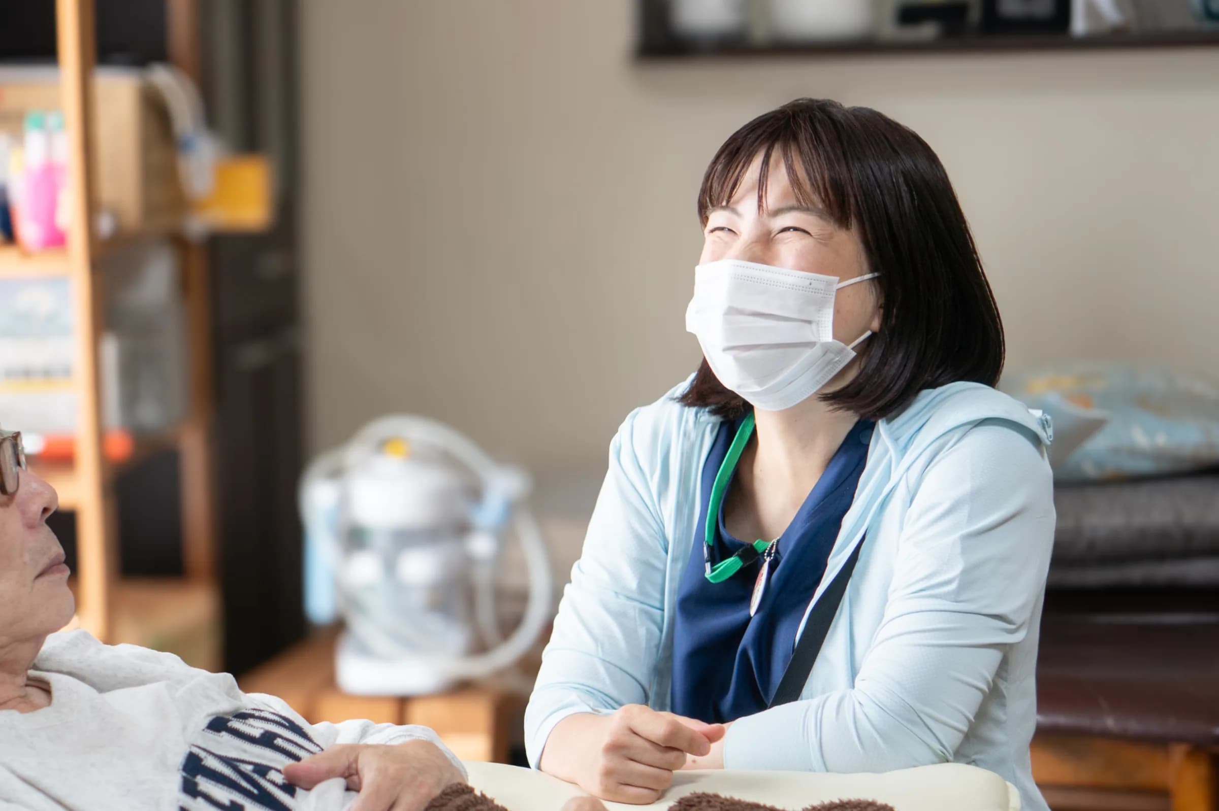 ご自宅で療養するご利用者に、笑顔で寄り添うみのり訪問看護ステーションの看護師